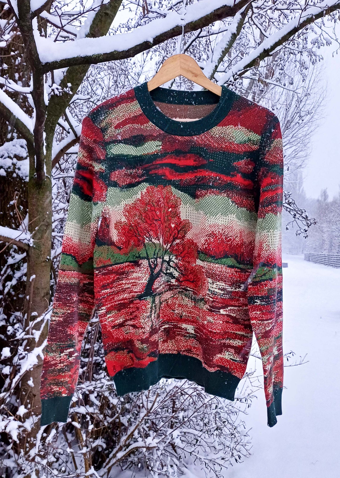 Unisex Strickpullover – Baum der Seen (Herbst Dämmerung) – klassische Passform mit Rundhalsausschnitt