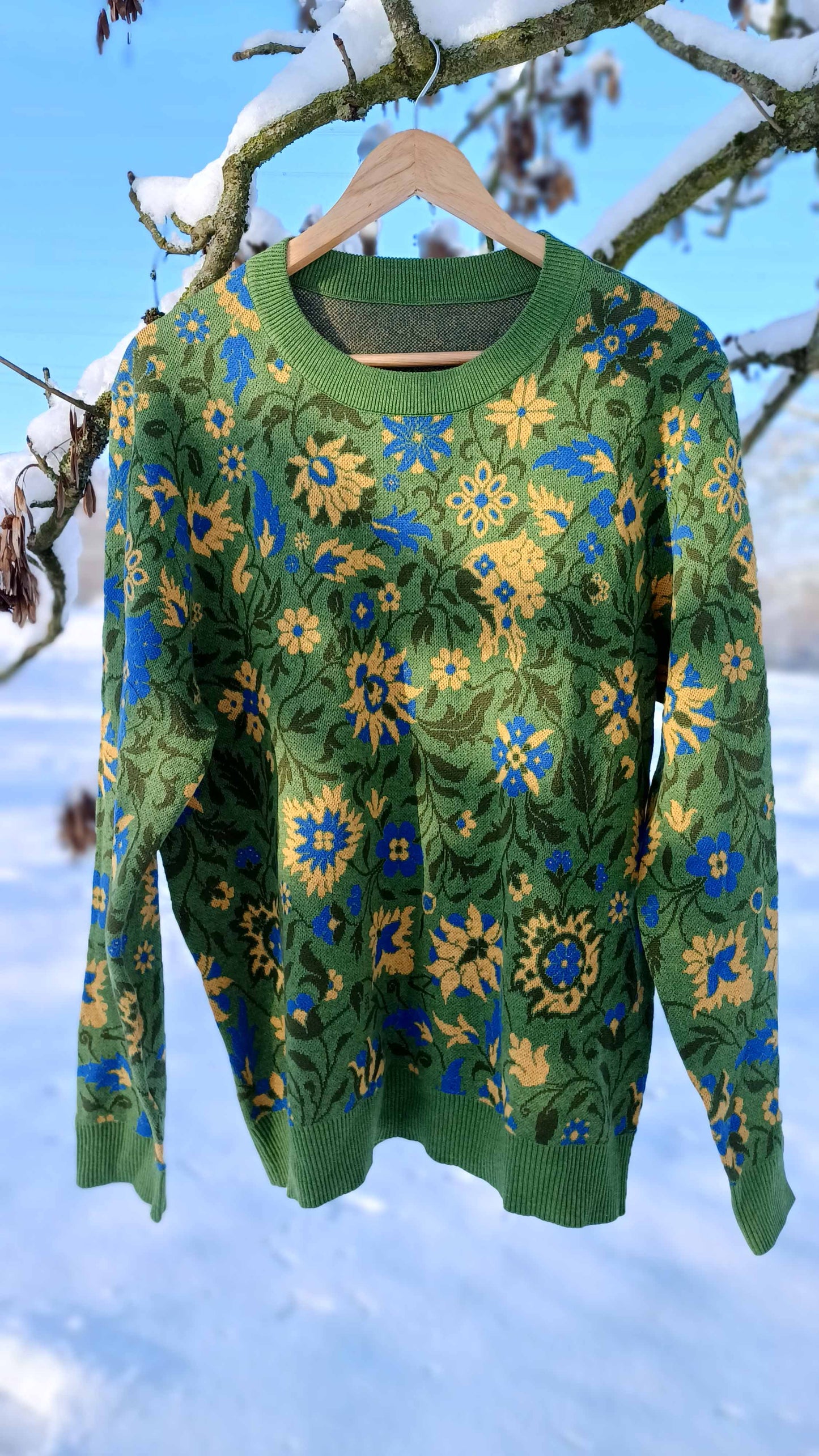 Unisex Strickpullover – Traum vom Paradies (Frühlings-Blumen) – Rundhalsausschnitt, klassische Passform