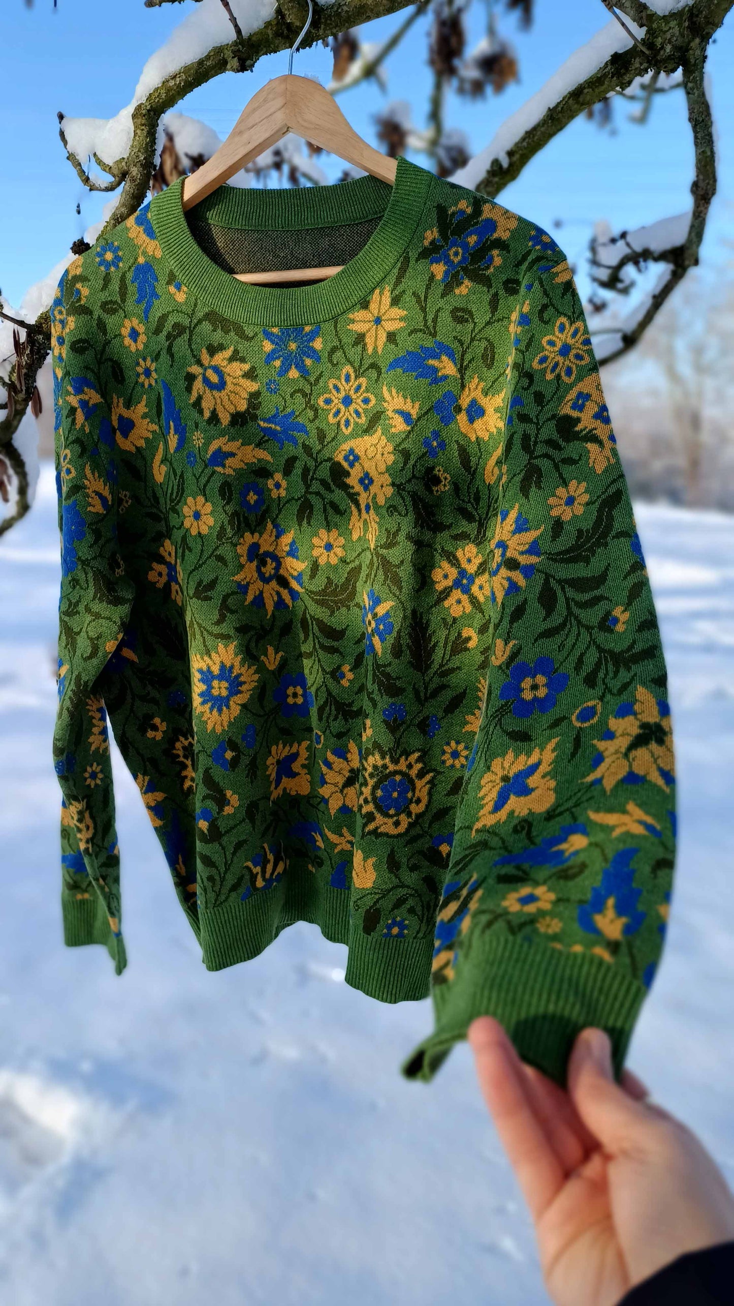 Unisex Strickpullover – Traum vom Paradies (Frühlings-Blumen) – Rundhalsausschnitt, klassische Passform