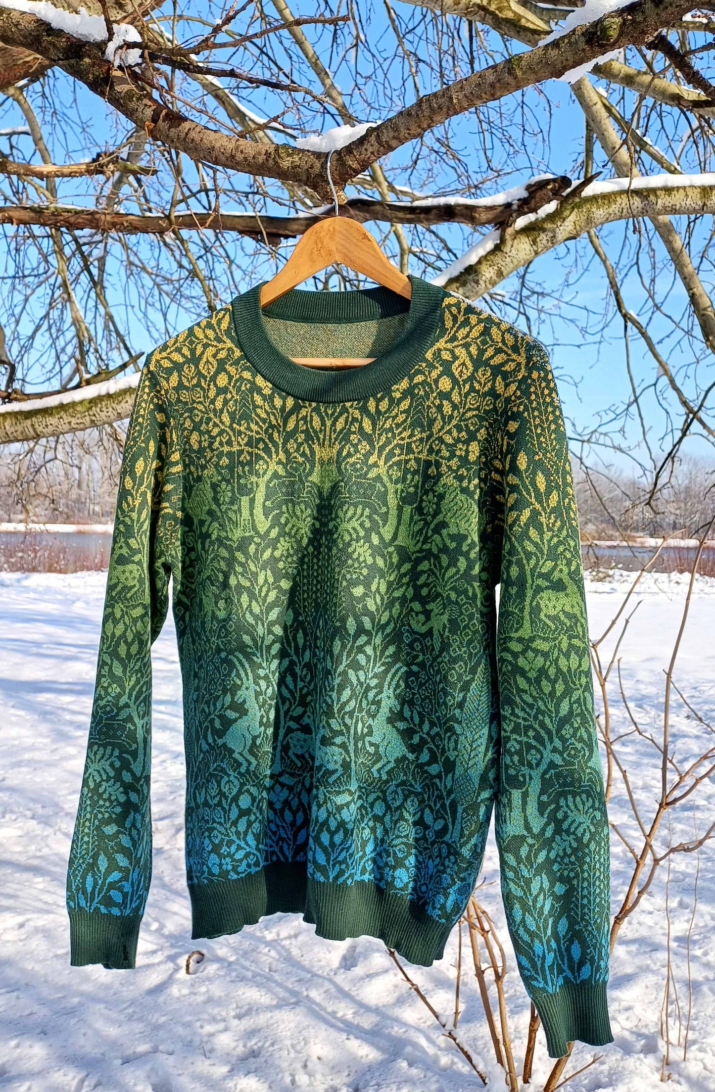 Unisex Strickpullover – Tanzender Wald (Frühling) – Rundhalsausschnitt, klassische Passform