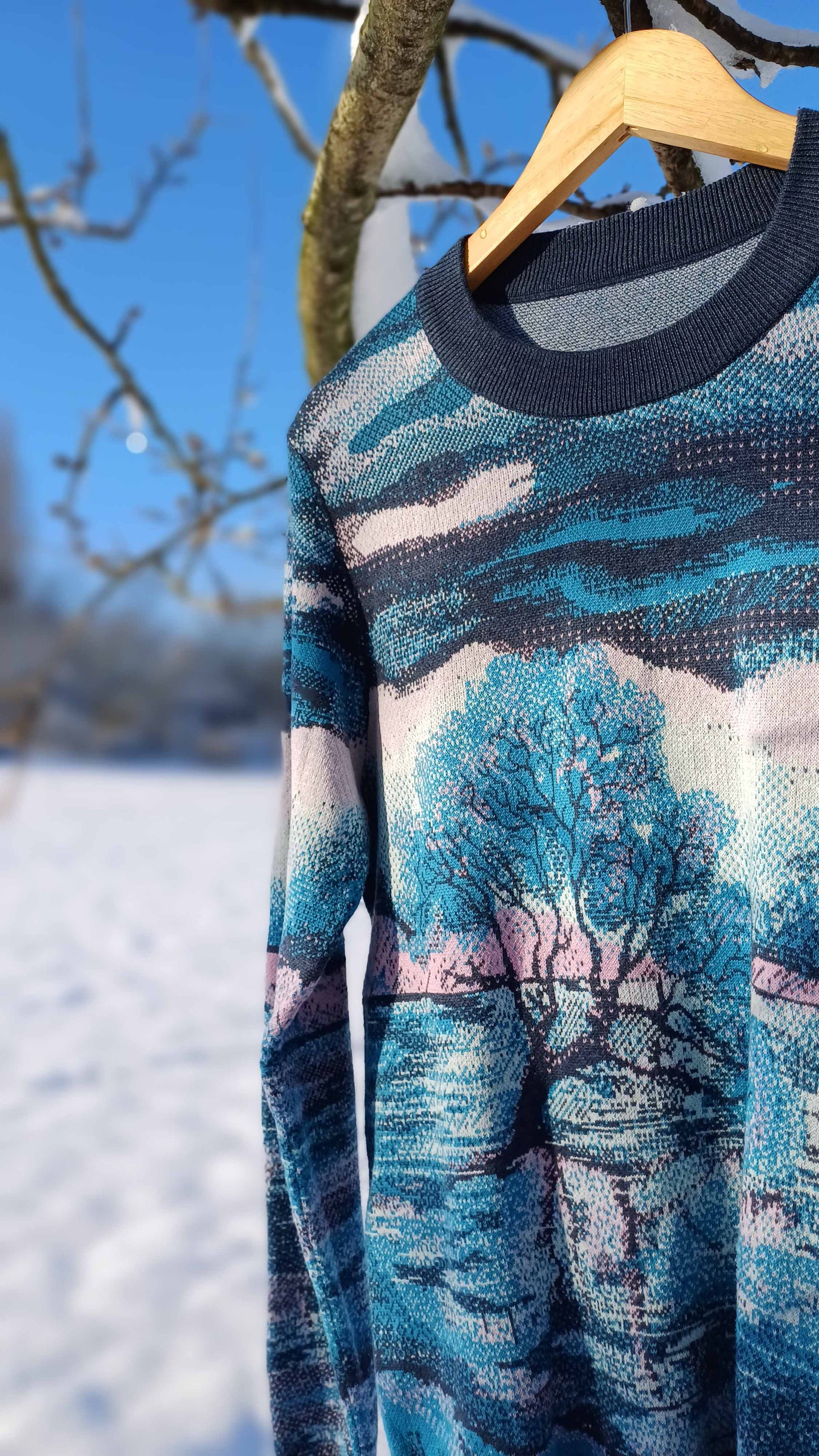 Unisex Strickpullover – Baum der Seen (Winter Nacht) – Rundhalsausschnitt, klassische Passform