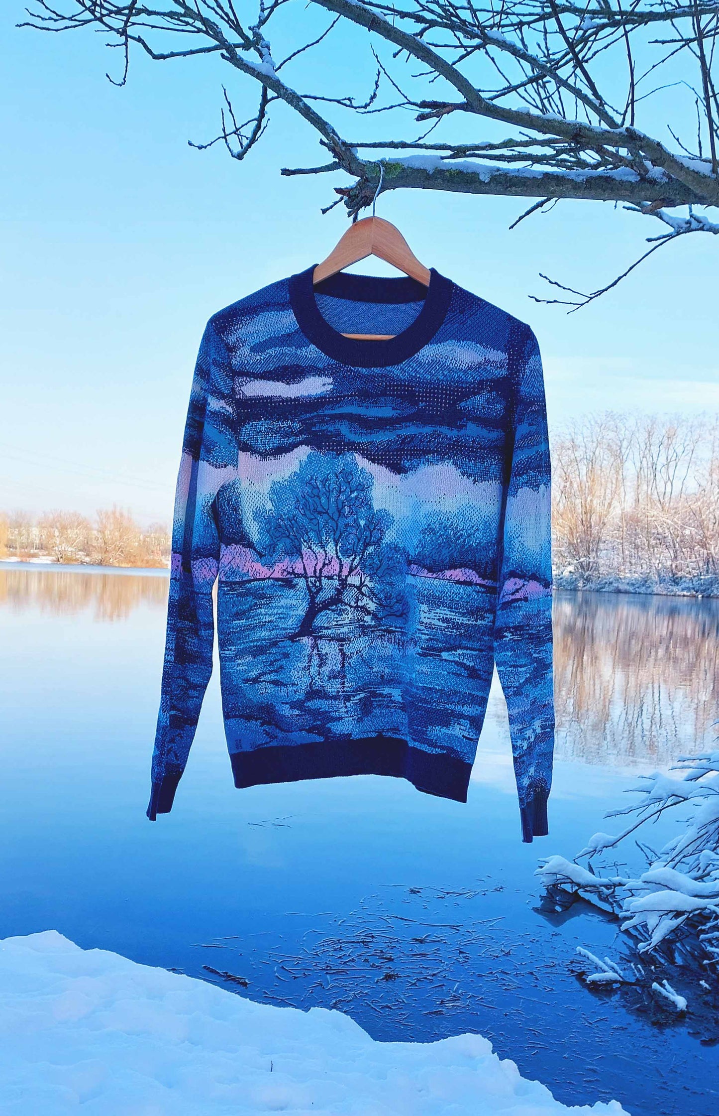 Unisex Strickpullover – Baum der Seen (Winter Nacht) – Rundhalsausschnitt, klassische Passform